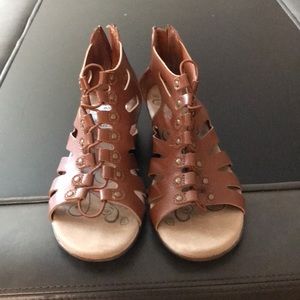 Baretraps comfy zip-up sandal